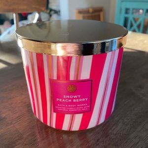 Bath and Body Works Snowy Peach Berry 3 wick candle unused brand new
